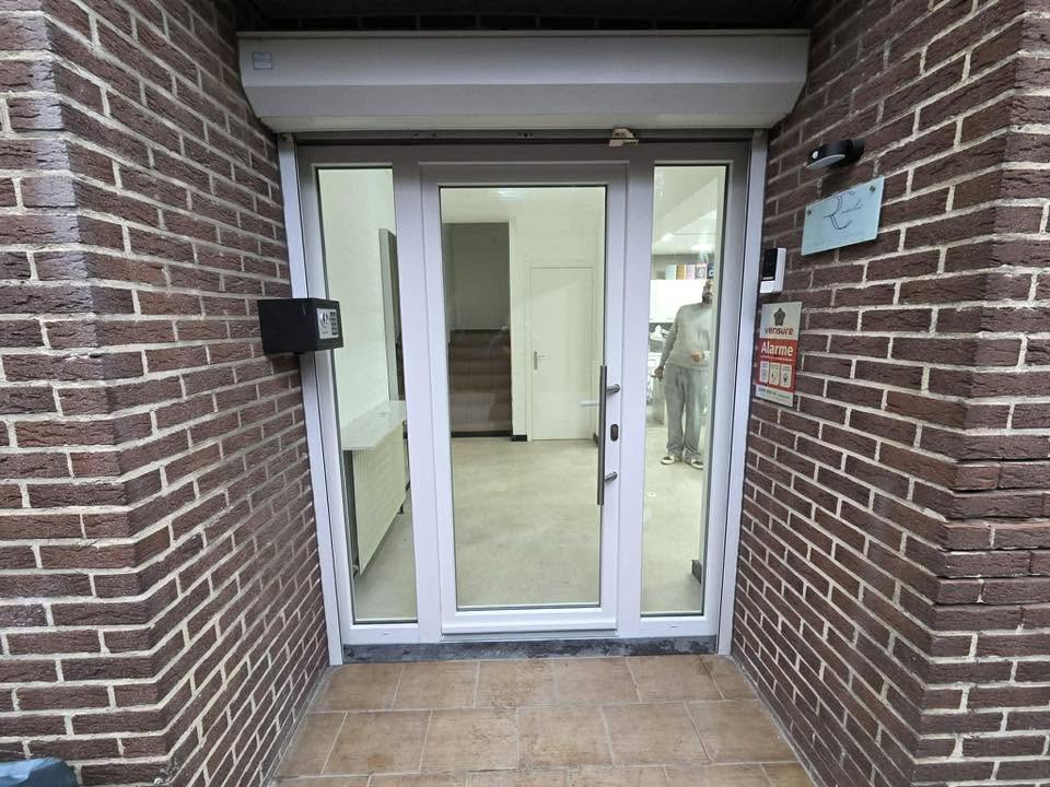 Nouvelle construction à Tongres : baies coulissantes en aluminium Schüco